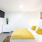 Centrally Located Comfortable Apartment *