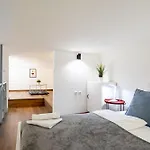 Centrally Located Comfortable Apartment *