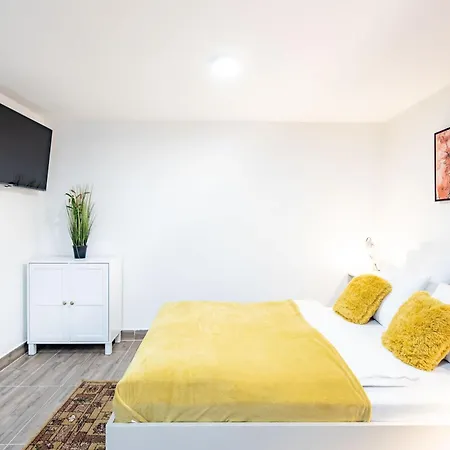 Centrally Located Comfortable Διαμέρισμα *