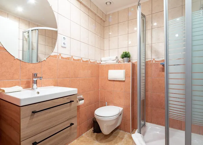 Centrally Located Comfortable Lejlighed