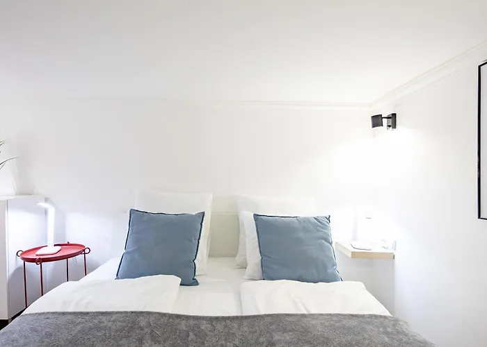Centrally Located Comfortable Lejlighed *