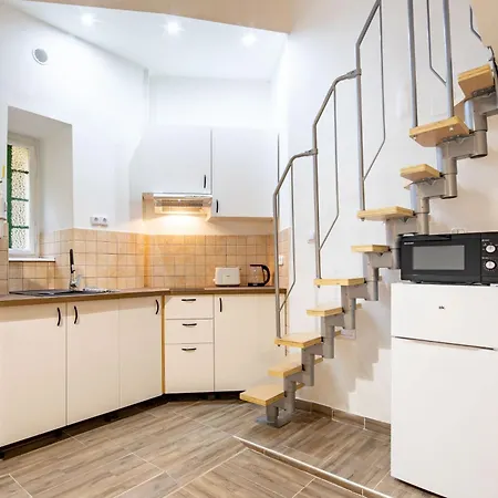 Centrally Located Comfortable Appartement *
